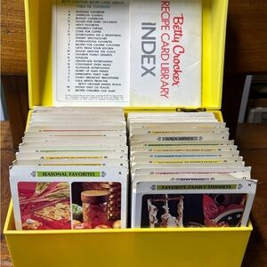1971 Betty Crocker two-tone yellow recipe index for occasions of all kinds.